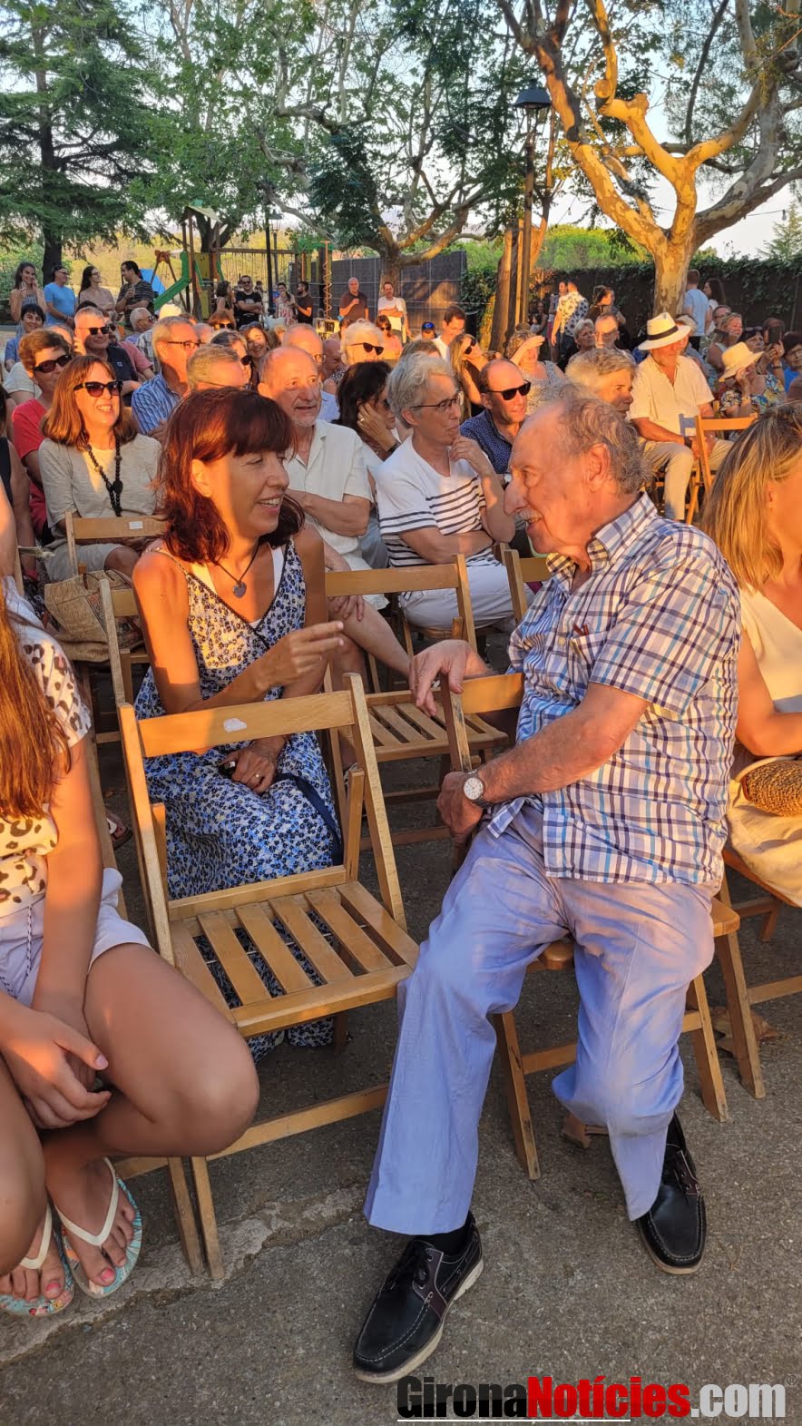 The music of the harp and Josep talking