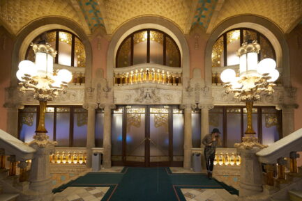 Palau de la Música Catalana inside gates