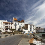 Cadaqués promenade, with the Serinyana house in the foreground.