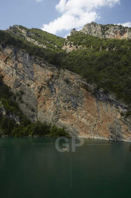 Kayakers having fun at MontRebei gorge
