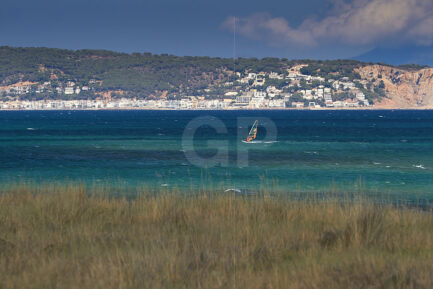 Windsurfing to l'Estartit