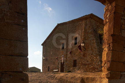 Sunset arriving to Peratallada
