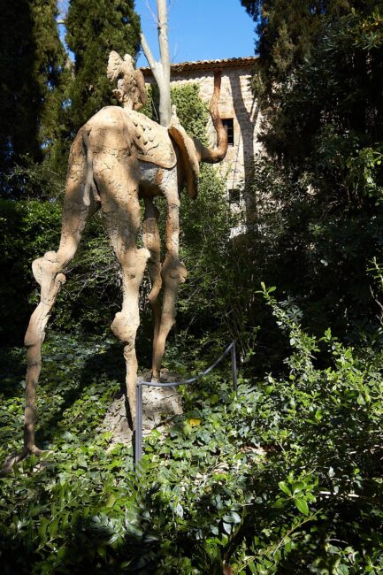 Salvador Dalí elephant esculpture rear view