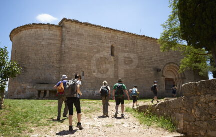 A group of hikers walking to Santa María Church in Siurana