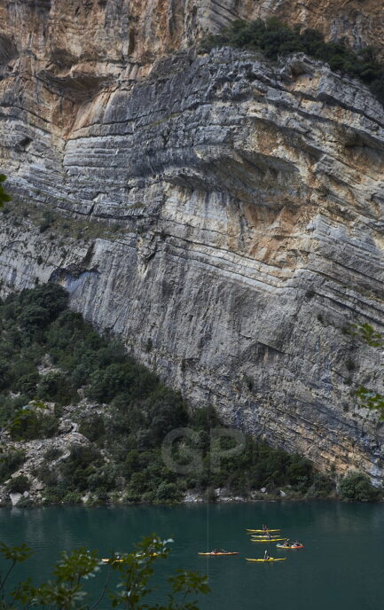 A group of kayaks sailing the Noguera