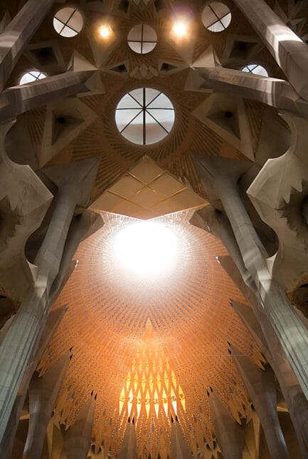Sagrada Familia's apse precise triangle