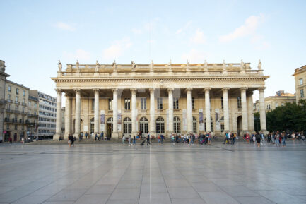 Front view photograph of the Bordeaux Grand Théâtre neoclassical façade
